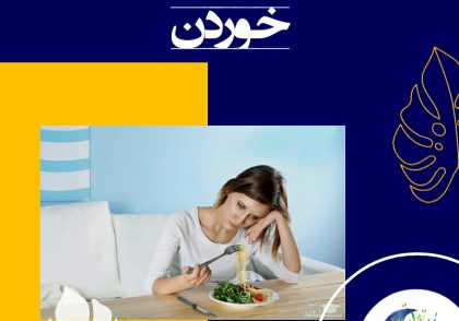 علائم و نشانه‌های کم خوری عصبی: کاهش وزن شدید. نارضایتی شدید از بدن خود و داشتن تصویری نادرست از بدن خود. افراط در ورزش. نگرانی شدید در مورد غذا، از جمله: در مورد غذا خوردن، نوع غذا و نحوه‌ی غذا خوردن.